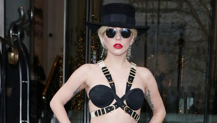 辣眼睛！Lady Gaga在伦敦又作起了妖