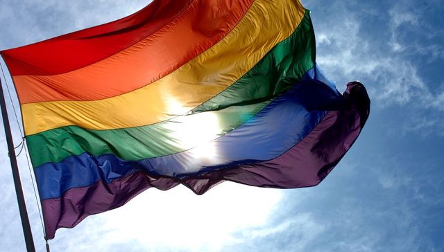 “粉红”时尚20年 | 一个出了柜的中年男人，但他的半辈子都还在衣柜里