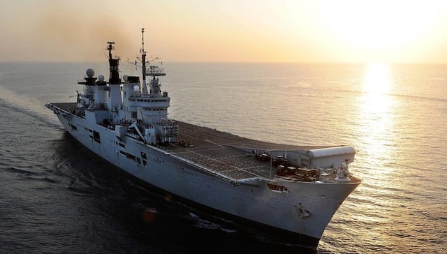 英国最后一艘冷战时期航母“卓越”号驶向生命尽头