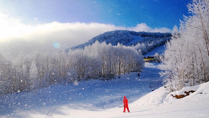 中国最好的滑雪胜地之一 冬日里的长白山我们带你这样玩