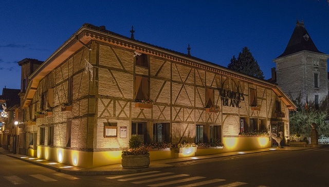 有间连续 36 年获得米其林三星的餐厅，我们跟掌柜聊了聊其中的学问