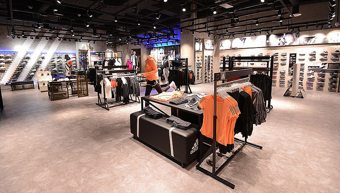 阿迪达斯,运动品牌,实体店,上市公司