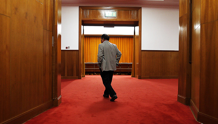 跑路,,中国对外直接投资,实体经济,时间窗口,结构性改革,市场恐慌,福耀玻璃,中央经济,资本外逃