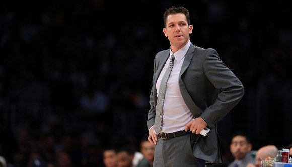 洛杉矶湖人两难境地：追超级巨星还是给年轻人时间？