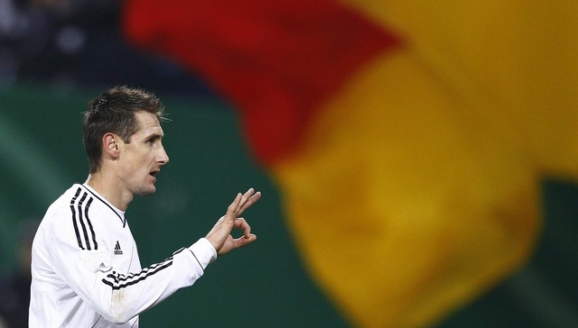 【每日体坛金句】中超天价合同满天飞，但克洛泽选择了退役陪伴家人