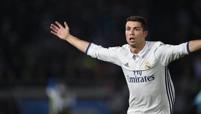 【每日体坛视频】风光C罗狂揽10项年度奖，他的职业生涯险些因心脏手术而终结