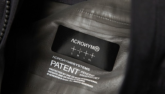 Zara涉嫌抄袭一个叫ACRONYM的品牌 正好给你普及下何为机能装备