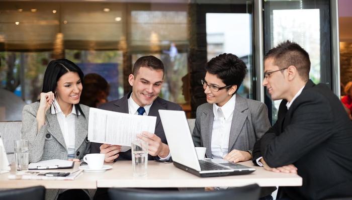 霍特,人脉,商科,商业周刊,福布斯,学生就业,Jason,对话,招生,引导学生