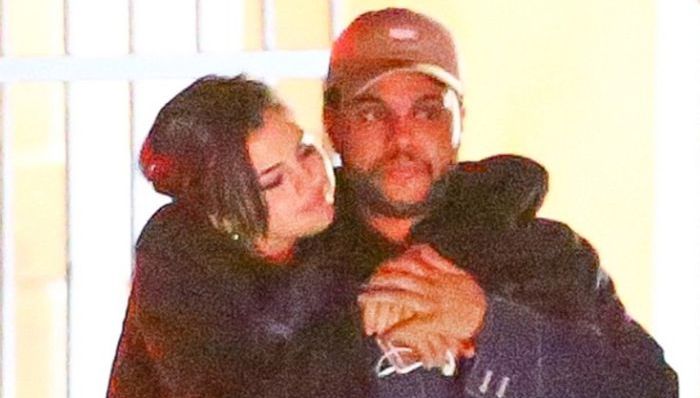 The Weeknd和赛琳娜·戈麦斯街头相拥，恋情曝光