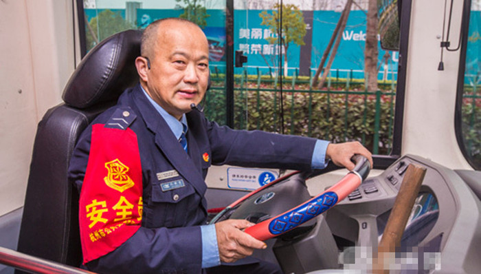 杭州,公交车,礼让行人