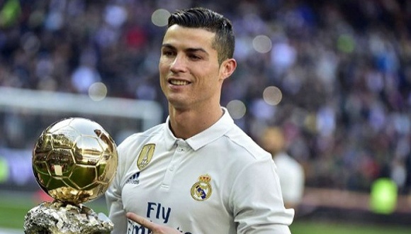 C罗满意完美一年 霸气宣言：奖杯说明一切