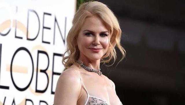 赶走服务生、打断别人的采访 妮可·基德曼在金球奖上怎么了？