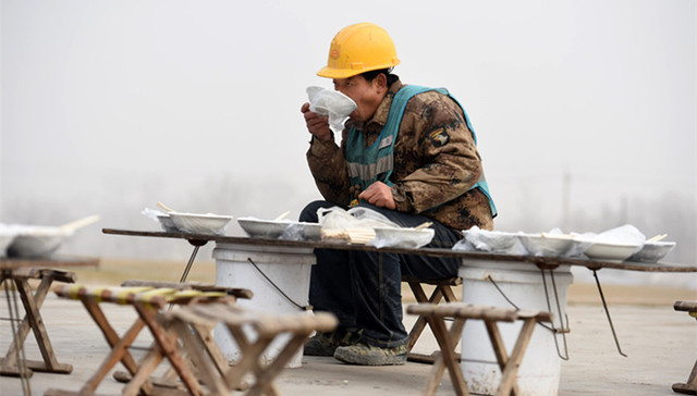 上海两会,委员,建言,667万民工,素质,网约工,治理盲区,吴萌
