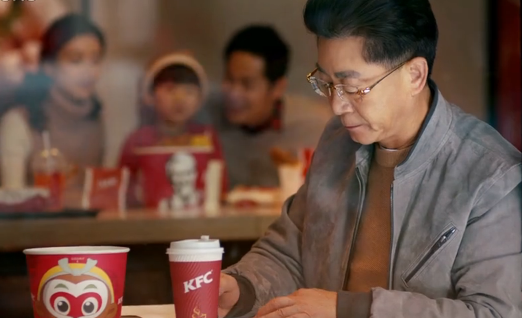 六小龄童又来拍广告了，可是今年是鸡年诶……