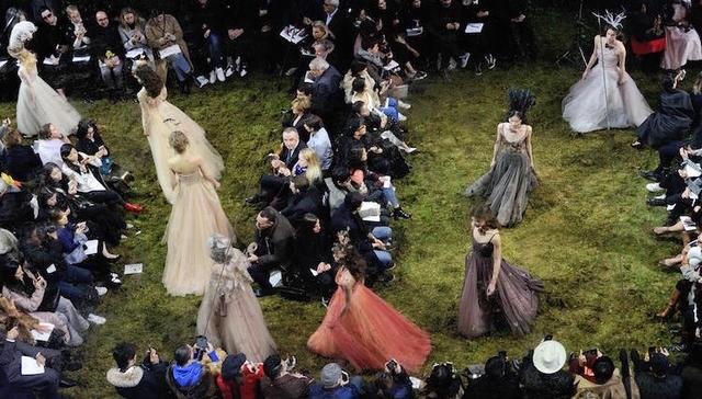 【是日美好事物】Dior把绿野仙踪搬进了高定秀场  Bally去年火了的折跟鞋有了升级版