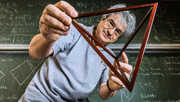 《七堂极简物理课》作者罗韦利：最愚蠢的就是把科学和诗歌分隔开来