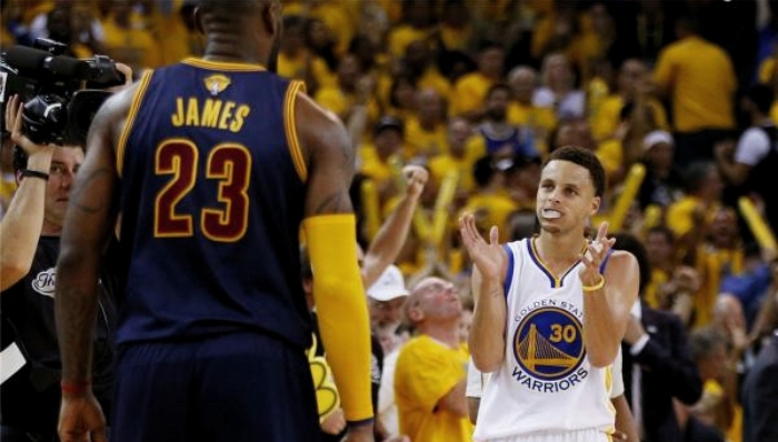 【每日体坛金句】库里球衣销量力压詹姆斯，只因詹皇球衣10年前就买好了