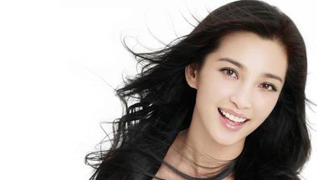 夜观星象| 李冰冰和男友写对联秀恩爱  baby产后八天逛花市