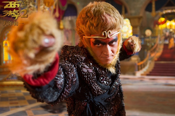 单日狂揽7.4亿！ 春节档首日票房再创新高