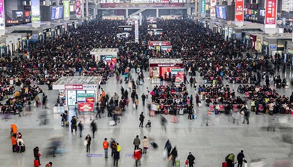 父老乡亲们的文艺生活：群追国产剧 买票看电影 喜欢小岳岳