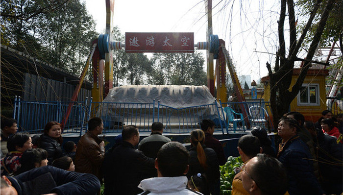 遨游太空,少女,游乐场