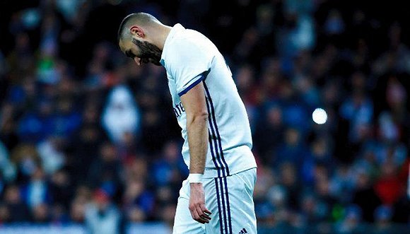 联赛+欧冠双线作战即将开始 齐达内需要解决本泽马这个问题