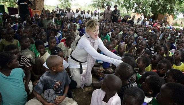 麦当娜又在第三世界领养孩子了，可是这次却遭到反对