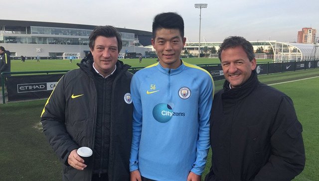 逃离恒大后他想在5年内立足曼城，这位中国小将靠谱吗？