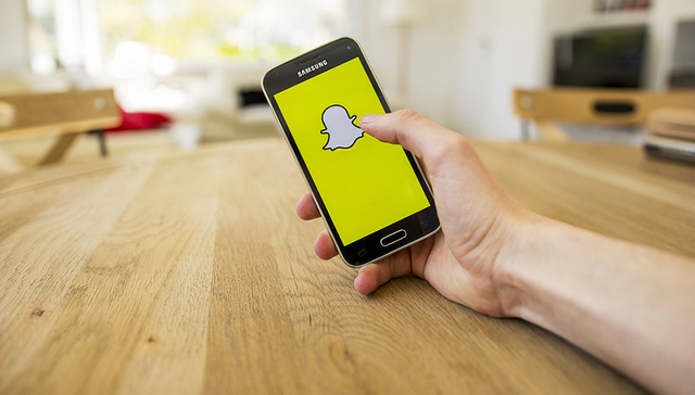 snapchat,Facebook,谷歌,表情功能,笔记功能,Instagram,Ouija,简史