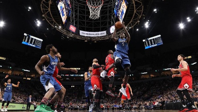 尼克斯逆转马刺结束四连败 德罗赞失绝杀猛龙不敌活塞