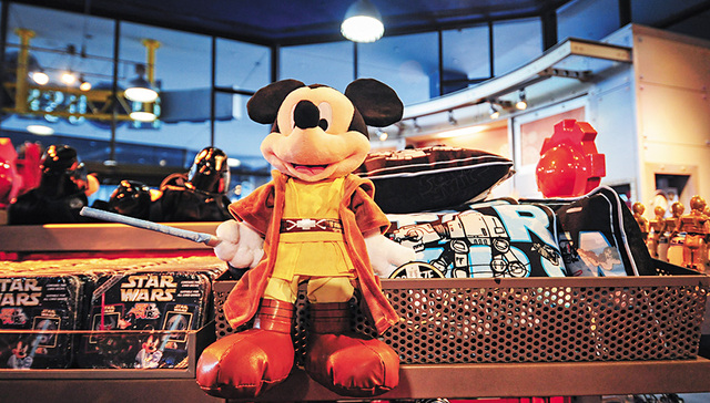 游客太多受不了 美国本土的两家迪士尼乐园又涨价了