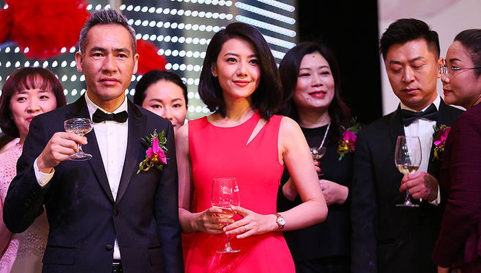 安正,情人节,时尚,高圆圆,敲钟,女神,尹默,玖姿,上市公告书,涨停