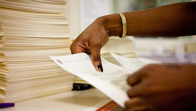 哈佛大学申请人数量近四万创新高 上藤校越来越难