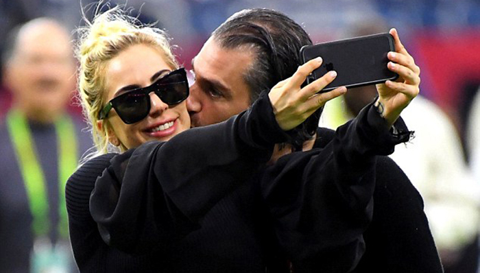 Lady Gaga好心分手，退还前未婚夫的钻戒