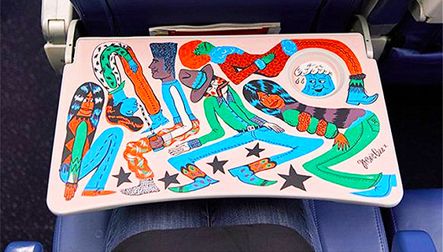 小桌板变“移动画廊” 这样的飞机你想坐吗？