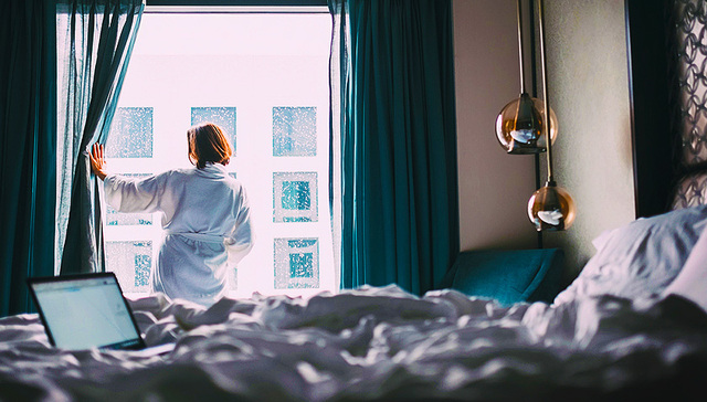 国际酒店集团纷纷交出年度成绩单 希尔顿净亏万豪收入激增