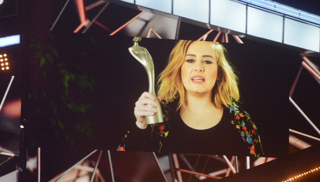 2017全英音乐奖：已故大卫·鲍伊获两项大奖，阿黛尔获全球艺人奖