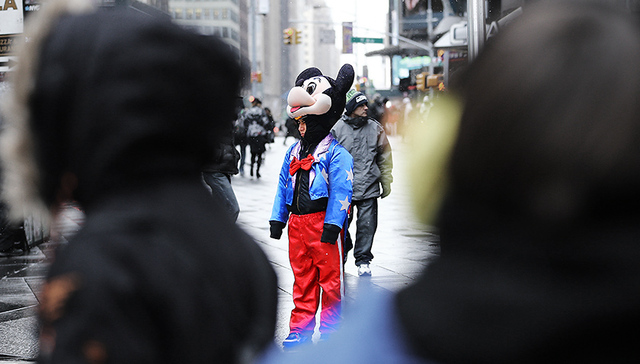 迪士尼在郑州项目扑朔迷离 其一高层成为当地多家公司法人代表