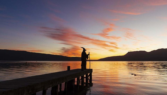 《指环王》狂热爱好者，Cosplay成甘道夫花6个月游拍新西兰