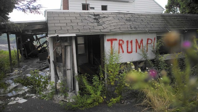 【思想界】《乡巴佬的挽歌》：穷人该对自己的贫穷负全责吗？