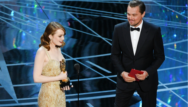 首提即中！艾玛·斯通凭借《爱乐之城》获得第89届奥斯卡最佳女主演