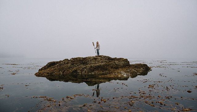 隐居阿拉斯加，他活得像《荒野生存》的男主角