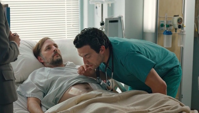 士力架的饿疯脑洞又来了：外科医生把手机留在了病人肚子里