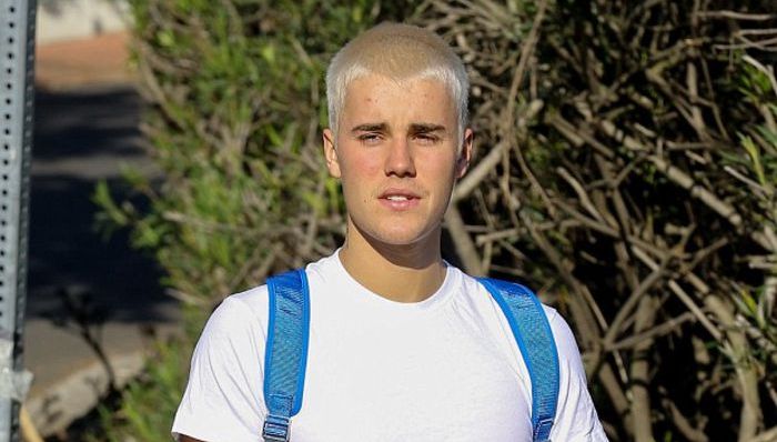 贾斯汀·比伯过23岁生日，许愿成为一个更好的人