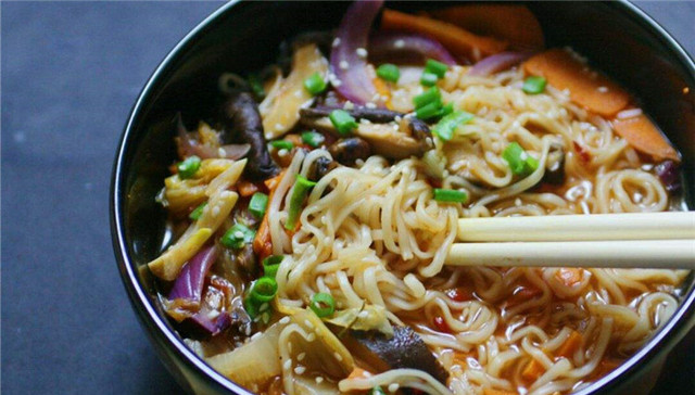 香菜,面饼,日式炒面,十八禁,洋葱粉,吃辣,煮面,面的,油豆腐,汤底