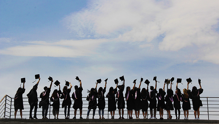 政府工作报告，2017两会，两免一补