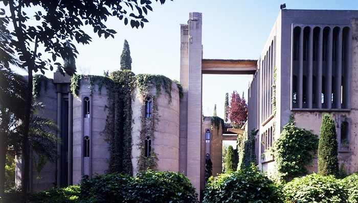 建筑大师只用一双巧手，就把废弃工厂改造成浪漫华丽的天空之城