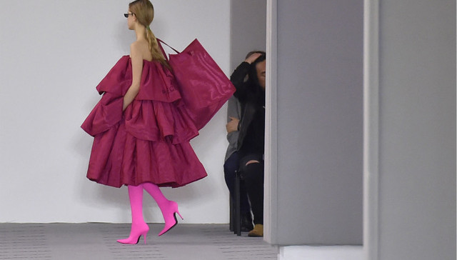 【巴黎时装周】为了主导未来半年的趋势 这几个品牌的新作使出“必杀技”