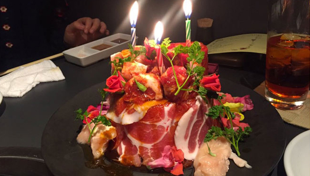 好邪恶啊 日本流行起了黑暗料理“肉蛋糕”