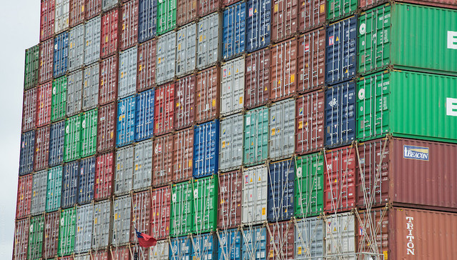 中国2月贸易三年来首现逆差  额度为91.48亿美元